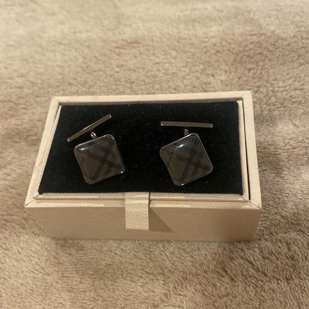 Cuff links